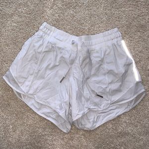 Lululemon Hotty Hot Short 2.5’’